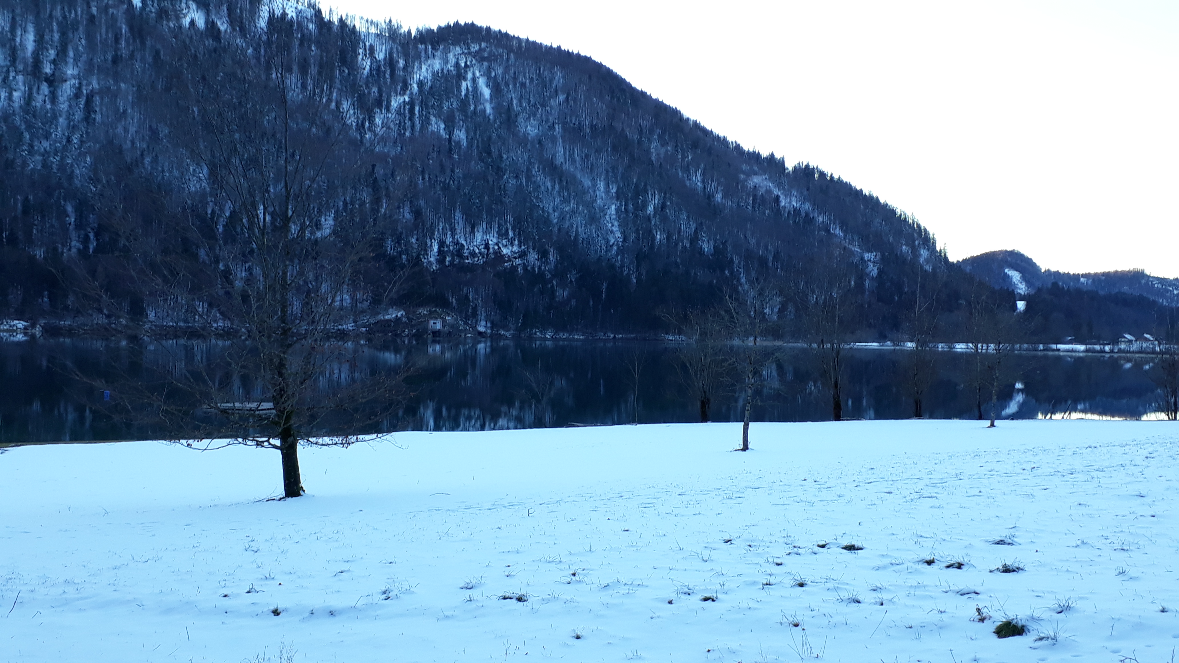 Dieses Bild hat ein leeres alt-Attribut; sein Dateiname ist 2020-04-hintersee.jpg.