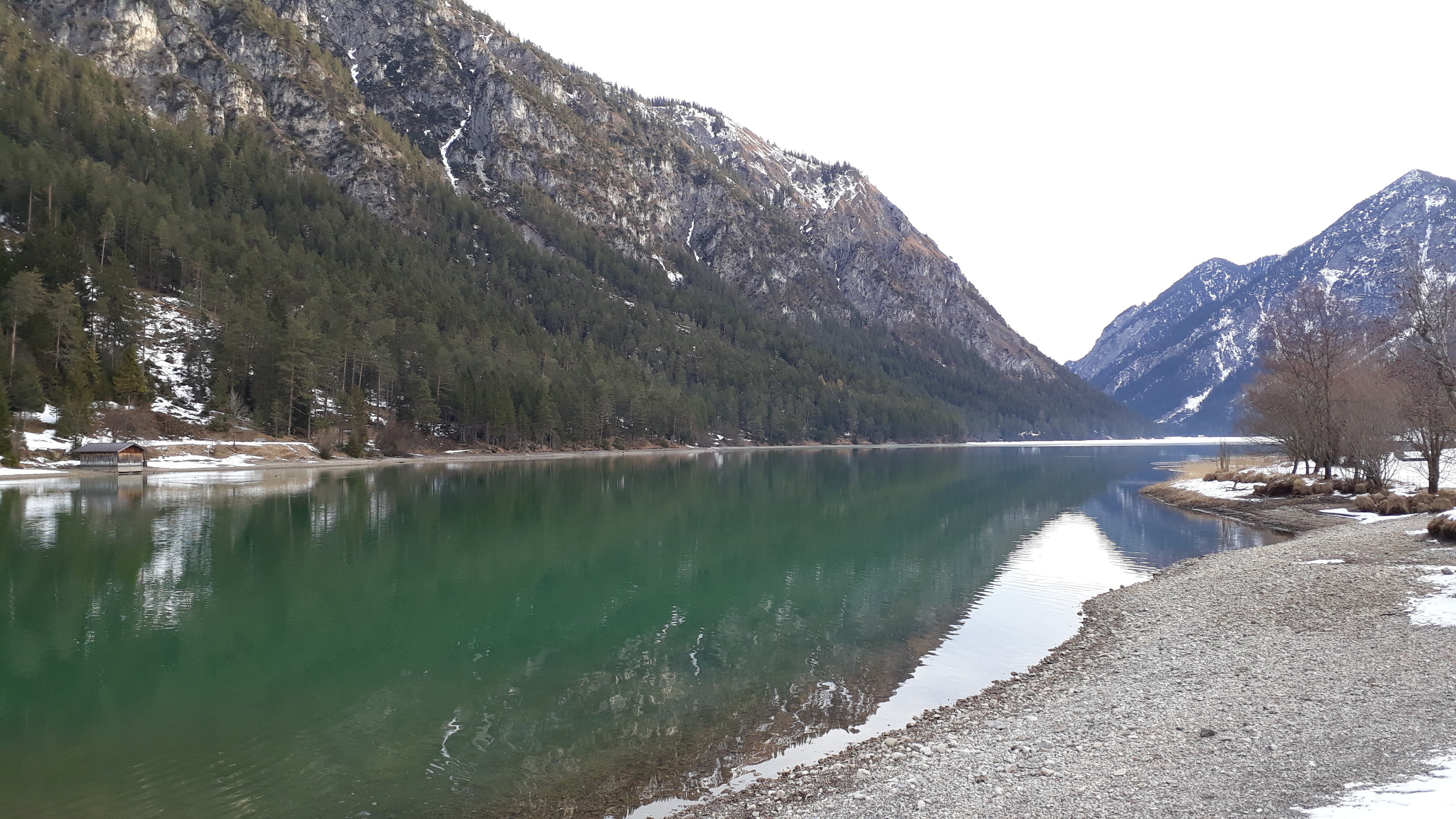 Dieses Bild hat ein leeres alt-Attribut; sein Dateiname ist 2020-18-heiterwanger-see.jpg.