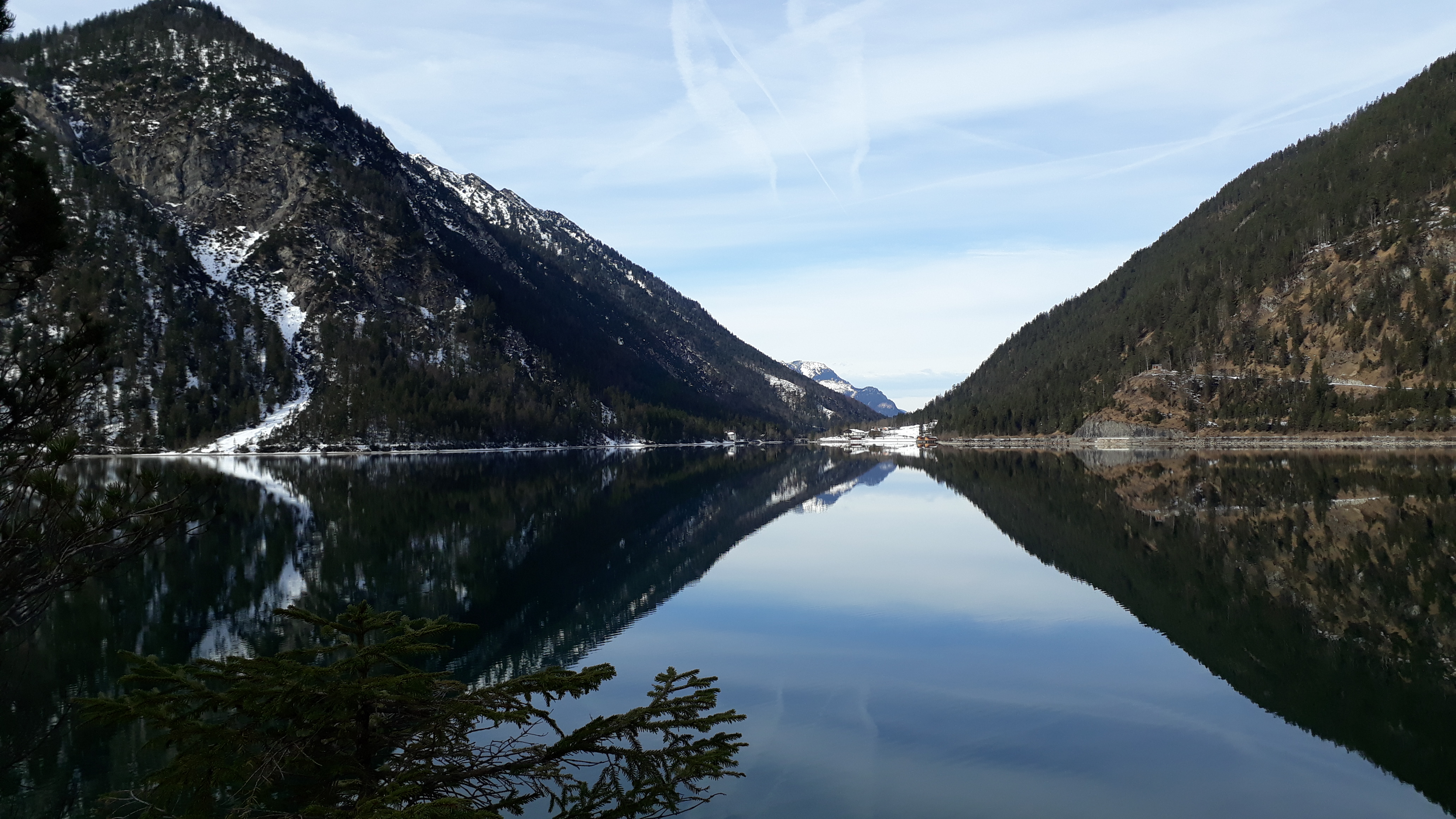 Dieses Bild hat ein leeres alt-Attribut; sein Dateiname ist 2020-19-plansee.jpg.