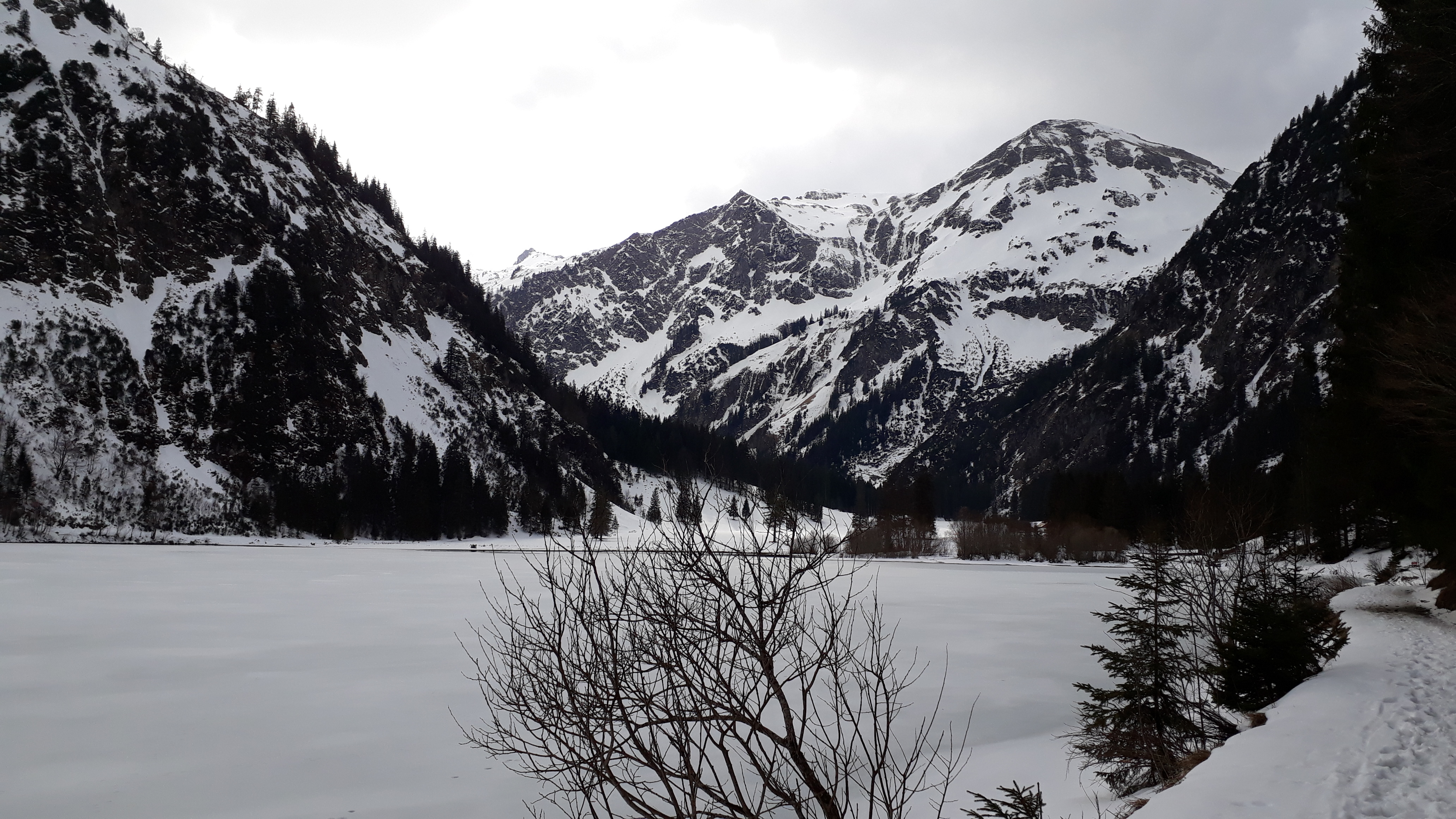 Dieses Bild hat ein leeres alt-Attribut; sein Dateiname ist 2020-20-visalpsee.jpg.