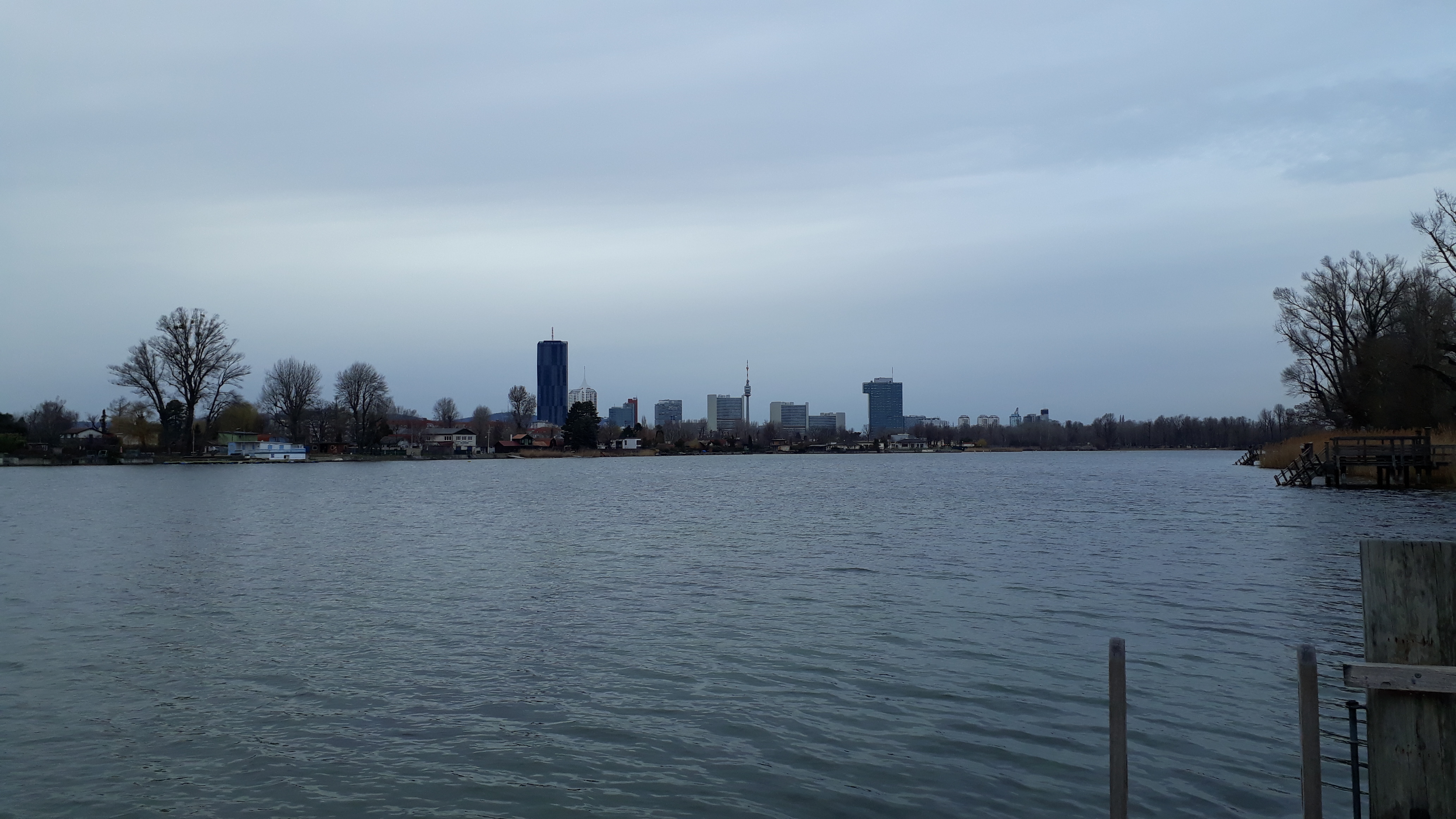 Dieses Bild hat ein leeres alt-Attribut; sein Dateiname ist 2020-27-alte-donau.jpg.