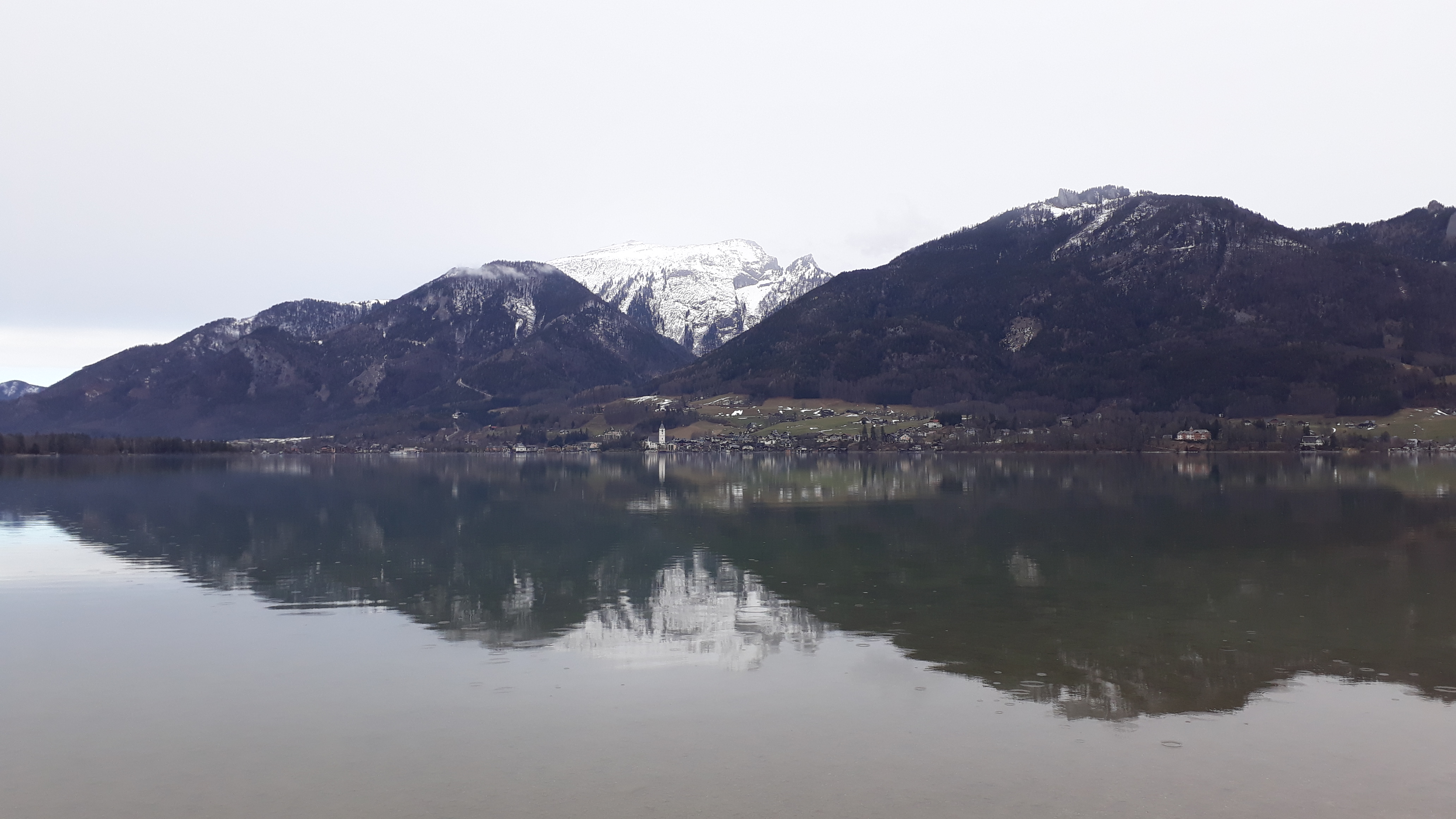 Dieses Bild hat ein leeres alt-Attribut; sein Dateiname ist 2020-28-wolfgangsee.jpg.