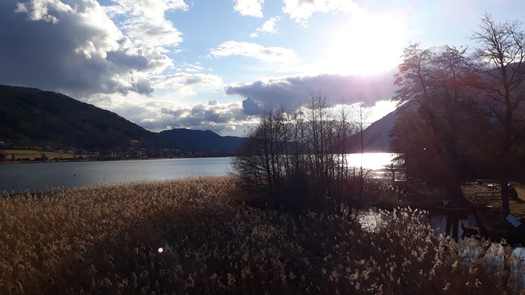 Dieses Bild hat ein leeres alt-Attribut; sein Dateiname ist 2020-30-ossiacher-see.jpg.