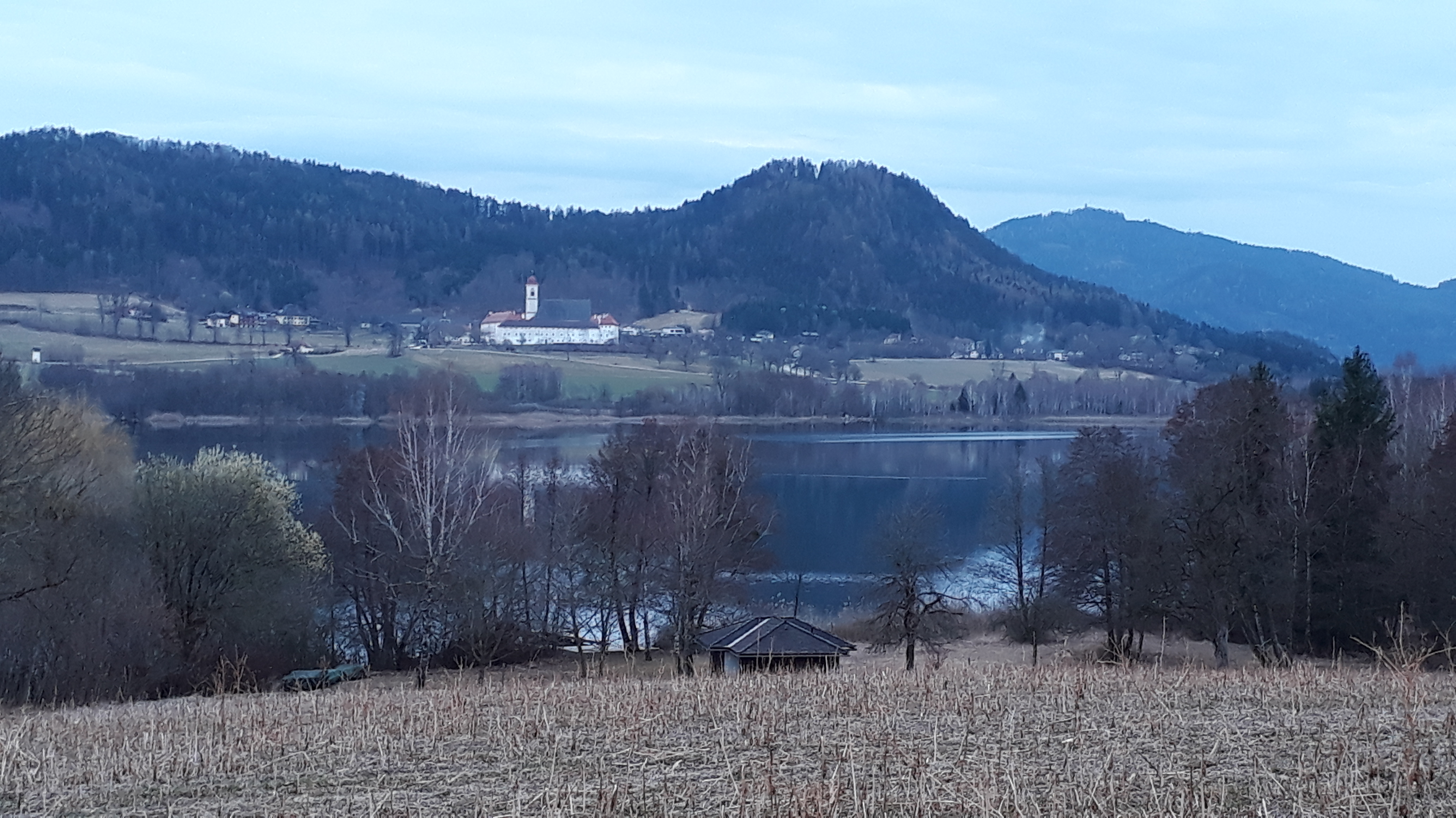 Dieses Bild hat ein leeres alt-Attribut; sein Dateiname ist 2020-35-laengsee.jpg.