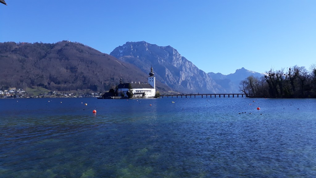 Dieses Bild hat ein leeres alt-Attribut; sein Dateiname ist 2020-36-traunsee.jpg.