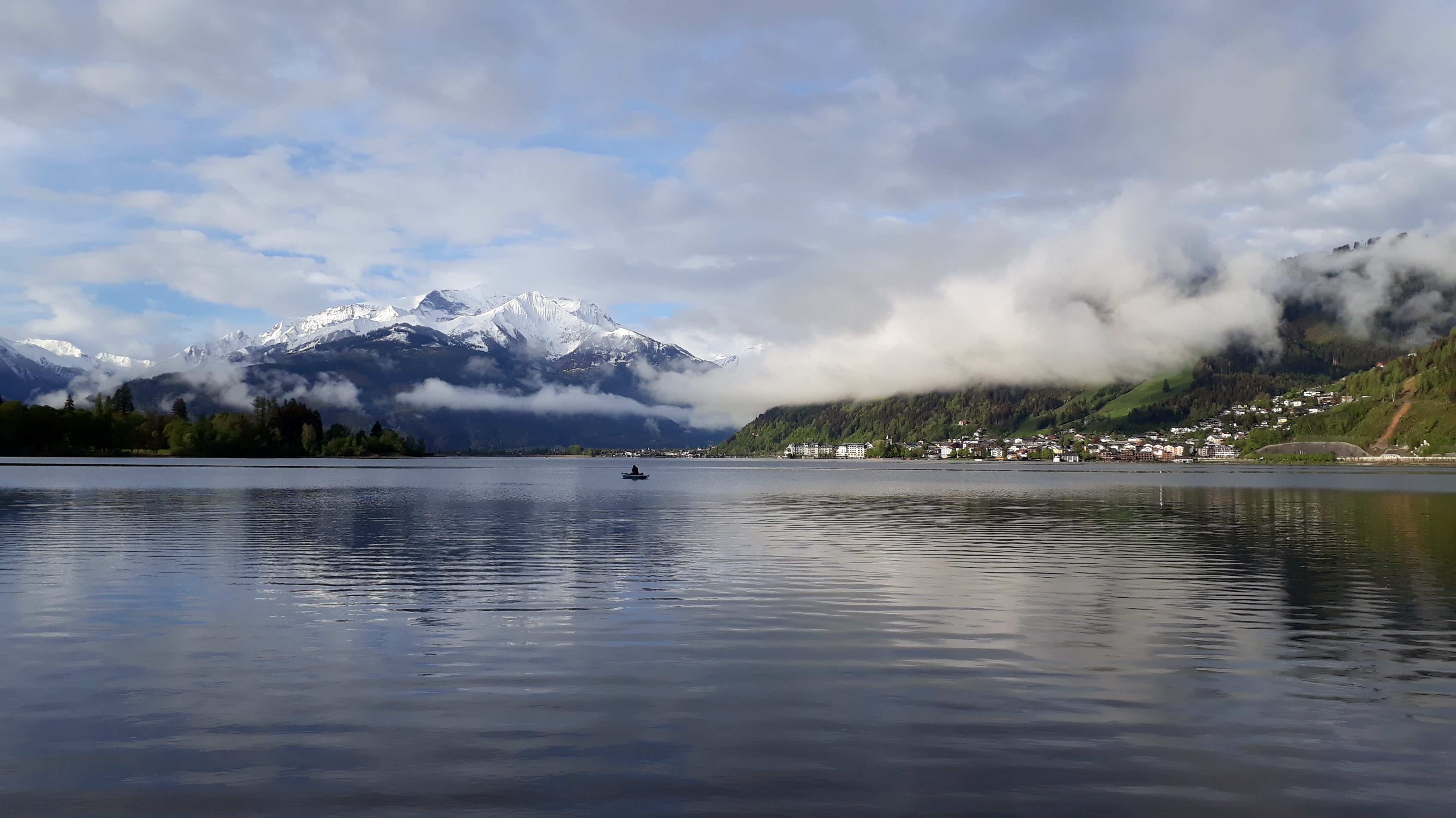 Dieses Bild hat ein leeres alt-Attribut; sein Dateiname ist 2020-37-zeller-see.jpg.